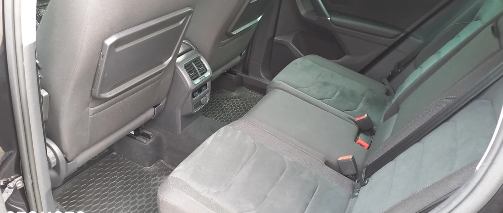Volkswagen Tiguan cena 102000 przebieg: 120000, rok produkcji 2018 z Bytów małe 92